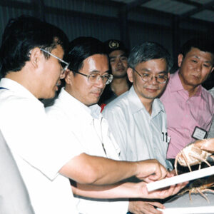 陳水扁總統於東港鎮視察農委會水產試驗所東港分所-陳水扁總統活動照片-MOFA109179CF-2020-12-PH00083-068