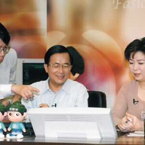 陳水扁總統於總統府與網友對談，並透過ETtoday.com的網路聊天室與網友對談，主持人為東森電視台主播林青蓉-陳水扁總統活動照片-MOFA109179CF-2020-12-PH00084-110