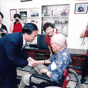 陳水扁總統於台北市探視民主運動先驅黃紀男老先生-陳水扁總統活動照片-MOFA109179CF-2020-12-PH00085-001