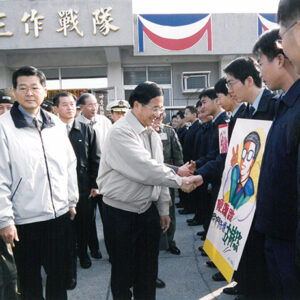 陳水扁總統於台南機場視導空軍四四三聯隊作戰隊-陳水扁總統活動照片-MOFA109179CF-2020-12-PH00085-092