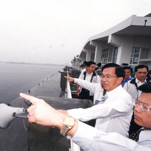 陳水扁總統於高雄茄定視察興達遠洋漁港建設情形-陳水扁總統活動照片-MOFA109179CF-2020-12-PH00086-077