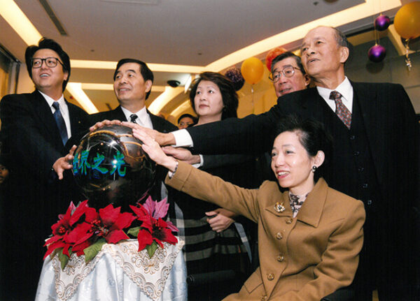 陳水扁總統夫人於台北市參加「微風廣場耶誕點燈」典禮-陳水扁總統活動照片-MOFA109179CF-2020-12-PH00087-084