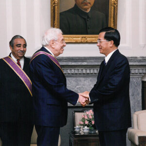 陳水扁總統於總統府贈勳美聯邦眾議員藍格(Charles Rangel)及前眾議員伍爾夫(Lester Wolff)-陳水扁總統活動照片-MOFA109179CF-2020-12-PH00087-094