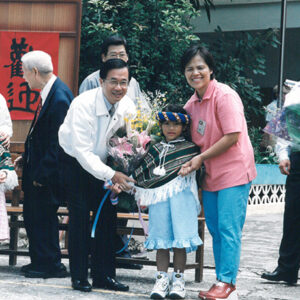 陳水扁總統於高雄縣致贈基督教六龜育幼院一佰萬元-陳水扁總統活動照片-MOFA109179CF-2020-12-PH00089-037