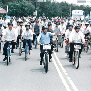 陳水扁總統於彰化縣參加「二○○二鹿港慶端陽-龍帆雙輪飛藍色運動季」系列活動-陳水扁總統活動照片-MOFA109179CF-2020-12-PH00089-059