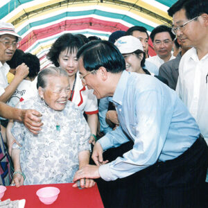 陳水扁總統於彰化縣龍安寺參加鹿港鎮農特產品園遊會-陳水扁總統活動照片-MOFA109179CF-2020-12-PH00089-061