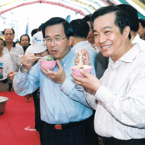 陳水扁總統於彰化縣龍安寺參加鹿港鎮農特產品園遊會-陳水扁總統活動照片-MOFA109179CF-2020-12-PH00089-062