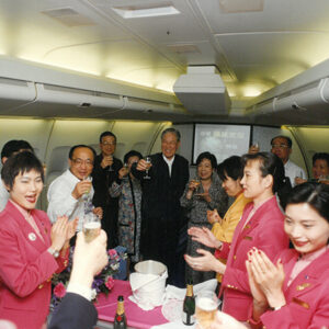 與華航工作人員合影-李總統照片冊-MOFA109179CF-2020-12-PH00096-096