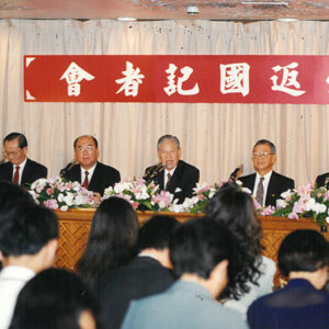 專機返抵中正機場及記者會-李總統照片冊-MOFA109179CF-2020-12-PH00096-098