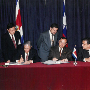 中哥兩國簽署聯合公報-李總統照片冊-MOFA109179CF-2020-12-PH00115-011