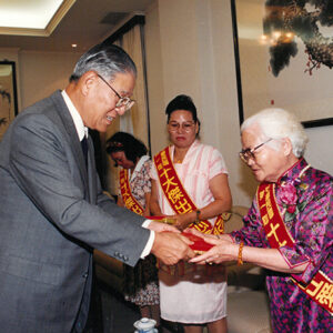 總統接見十大傑出愛心媽媽得獎人劉阿滿女士等人於總統府-李總統照片冊-MOFA109179CF-2020-12-PH00115-038