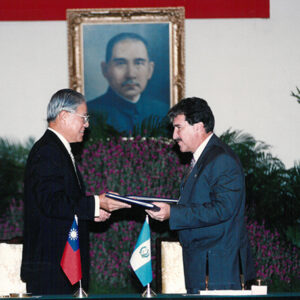 中、瓜兩國簽署聯合公報於總統府-李總統照片冊-MOFA109179CF-2020-12-PH00115-061