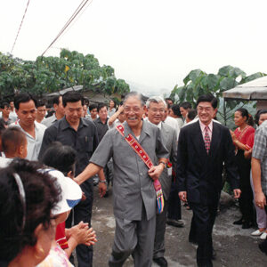 總統巡視台北縣新店市原住民生活區-李總統照片冊-MOFA109179CF-2020-12-PH00115-078