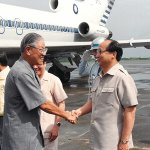 行政院各部會首長陪同總統至高雄縣路竹鄉巡視災情-李總統照片冊-MOFA109179CF-2020-12-PH00115-082