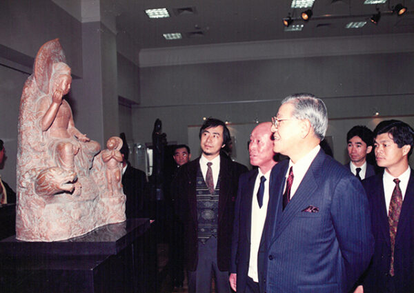 總統參加楊英風92年個展於台北-李總統照片冊-MOFA109179CF-2020-12-PH00121-008
