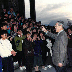 總統與省立秀水商工同學合影並講話於金山活動中心-李總統照片冊-MOFA109179CF-2020-12-PH00121-082