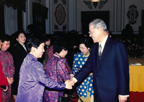 總統接見中華婦女反共聯合會代表於總統府-李總統照片冊-MOFA109179CF-2020-12-PH00121-088