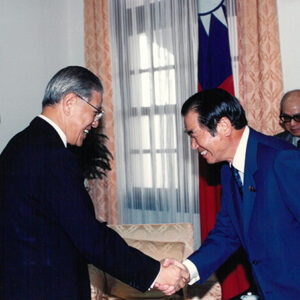 總統接見日本前通產大臣武藤嘉文於總統府-李總統照片冊-MOFA109179CF-2020-12-PH00121-100