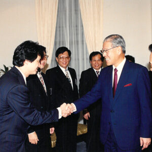 總統接見全美各電腦商會聯合回國致敬團劉心達先生等人於總統府-李總統照片冊-MOFA109179CF-2020-12-PH00121-119