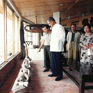 總統參觀吳絃三原始藝術館於陽明山-李總統照片冊-MOFA109179CF-2020-12-PH00121-131