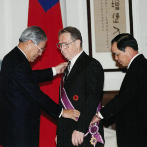 總統授勳花蓮門諾醫院前院長薄柔纜醫師於總統府-李總統照片冊-MOFA109179CF-2020-12-PH00122-012