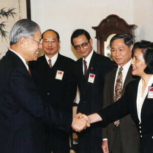 總統接見美加地區大專院校聯合校友會負責人回國訪問團饒世永等人於總統府-李總統照片冊-MOFA109179CF-2020-12-PH00122-050