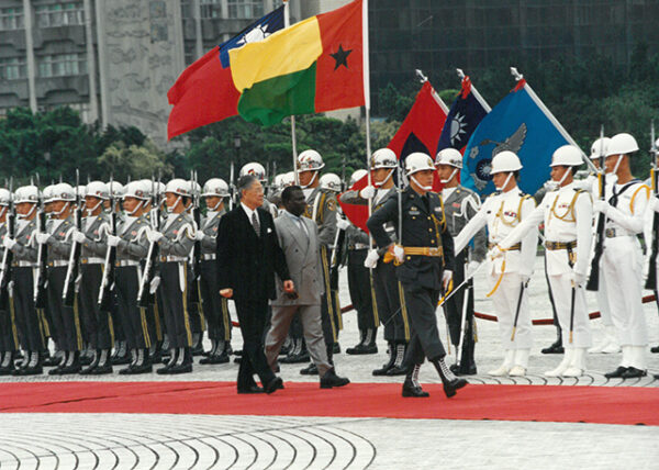 軍禮歡迎幾內亞比索共和國總統維拉閣下(中正紀念堂)-李總統照片冊-MOFA109179CF-2020-12-PH00122-093
