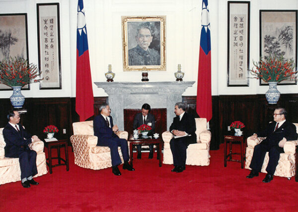 多明尼加新任駐華大使英拉雷斯呈遞到任國書-李總統照片冊-MOFA109179CF-2020-12-PH00123-006