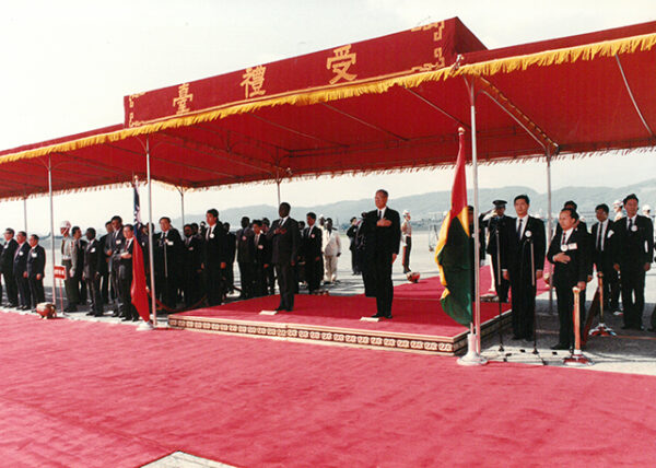 軍禮歡迎幾內亞比索國務委員會主席維拉閣下於松山機場-李總統照片冊-MOFA109179CF-2020-12-PH00123-026