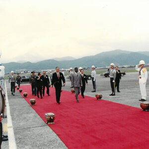 軍禮歡送維拉主席於松山機場-李總統照片冊-MOFA109179CF-2020-12-PH00123-059